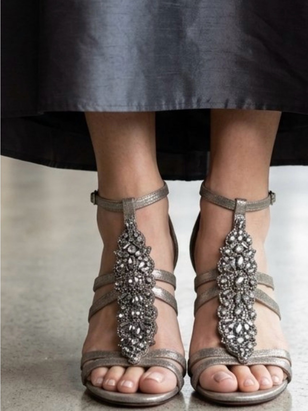 NEW IN BOX Antonio Melani Laoise Heels pewter/mink gray metallic sheen Size 8M
